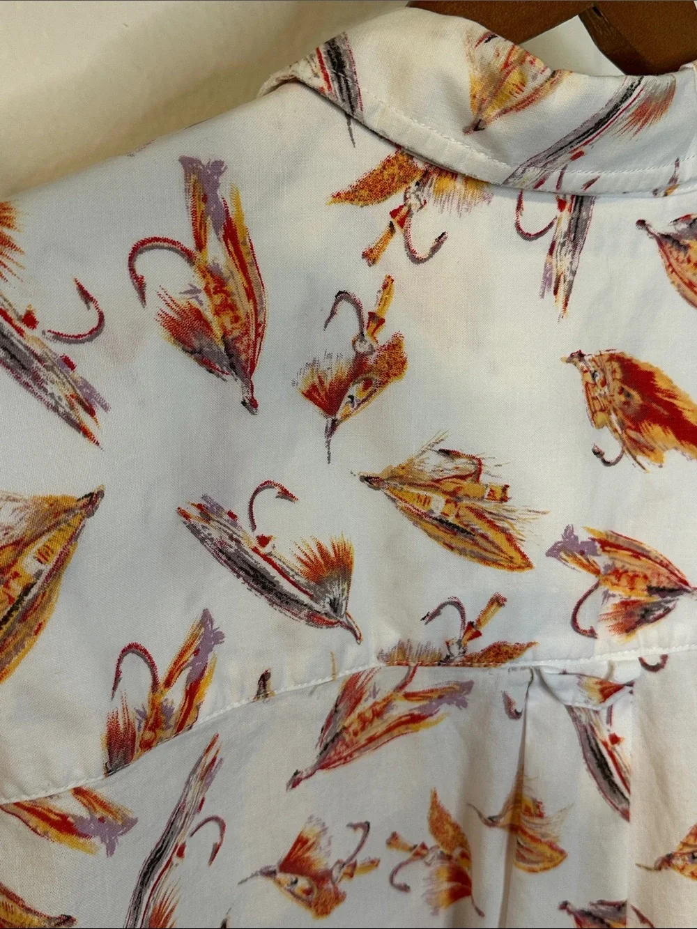 100% Cotton Short-Sleeve Shirt with Orange lure graphic Print L